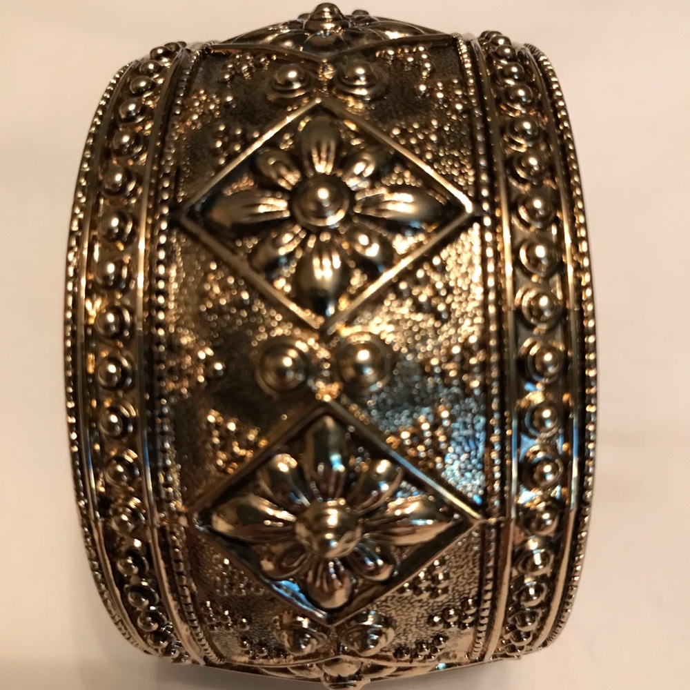 Gold color bracelet. Approx 2” wide.